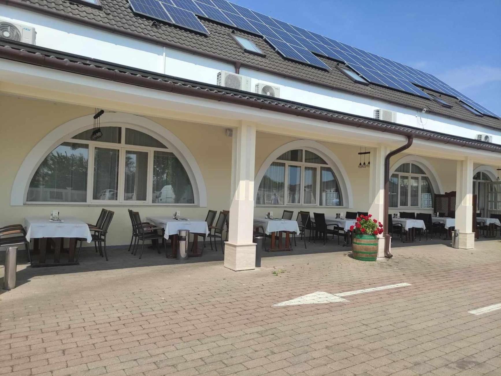 Kemence Csarda Es Szalloda Nyiregyhaza Exterior photo